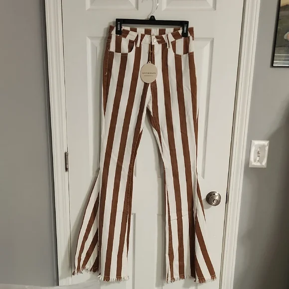 NWT. Saints & Hearts High- Rise Extreme Flare Jeans Size. Small - Picture 4 of 12